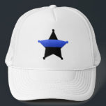Lest we vergiss - Die Thin Blue Line Abzeichen Tru Truckerkappe<br><div class="desc">Dieses 5-Punkte-Abzeichen-Design soll die mutigen Männer und Frauen ehren,  die unsere Gemeinschaften schützen. Dieses Symbol für Polizei,  Sheriff und Strafverfolgung ist eine schöne grafische Hommage an diejenigen,  die dienen und diejenigen,  die das ultimative Opfer gemacht haben.</div>
