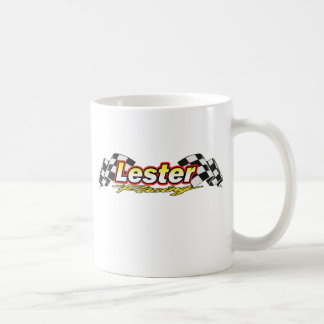 Lester emballant la tasse