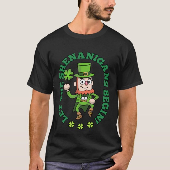Let The Shenanigans Begin Shamrock St Patricks Day T-Shirt (Vorderseite)