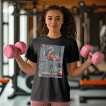 Let's Flamingle - Flamingo Wear - Gym Workout T-Shirt<br><div class="desc">Mit dem "Let's Flamingle",  einem stilvollen Flamingo im Retro-Trainingsgerät,  Flamingo-Tragetuch,  können Sie Ihren Platz ganz schön genießen. Ein idealer Ort für diejenigen,  die ein wenig kitsch und maximalistisch Liebe haben.</div>