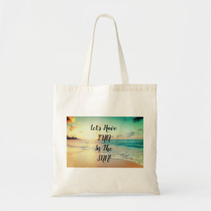 "Let's Have Fun" Text auf einem sonnigen Strand Fo Tragetasche