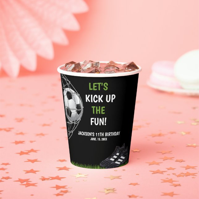 Let's Kick up the fun!, Funny Soccer Birthday Pappbecher (Insitu)