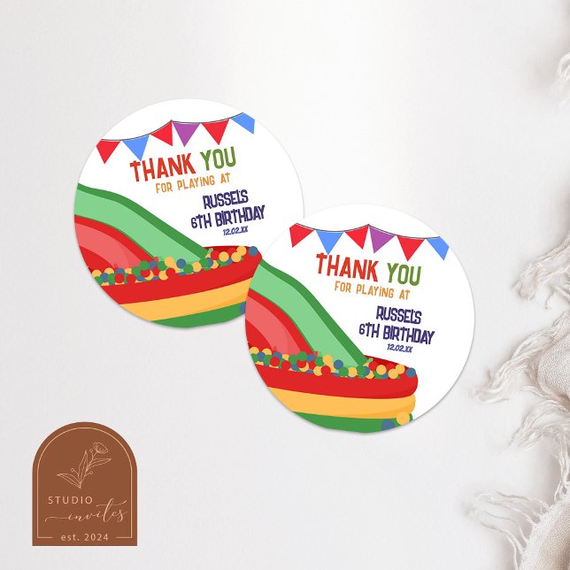 Let's Play Indoor Playground Birthday Runder Aufkleber (Von Creator hochgeladen)