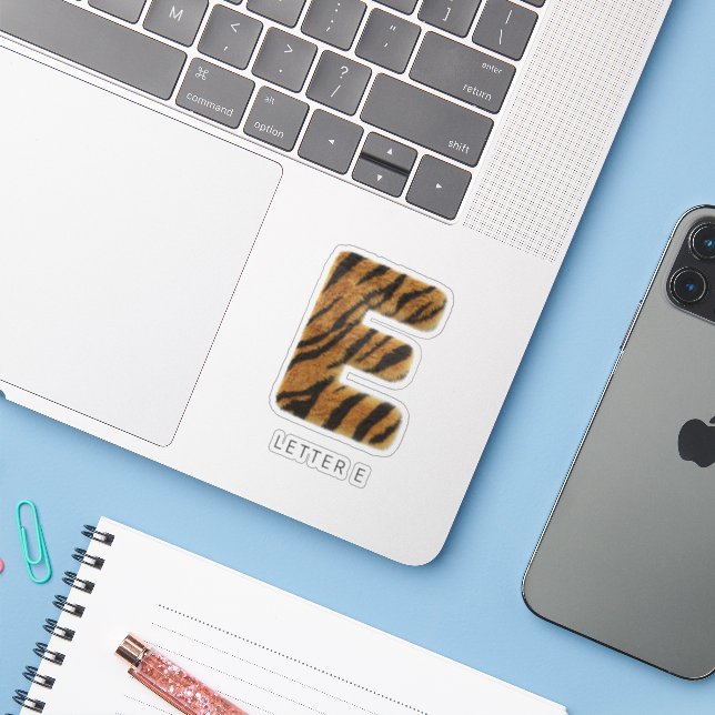 Letter E Tiger Fur Sticker (Laptop mit iPhone)