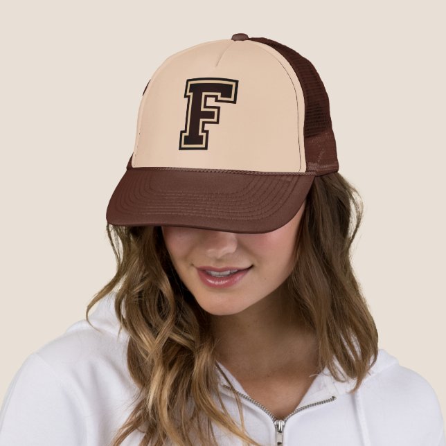 Letter "F" Monogrammed Truckerkappe (Beispiel)