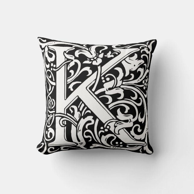 Letter K Medieval Monogram Art Nouveau Kissen (Vorderseite)