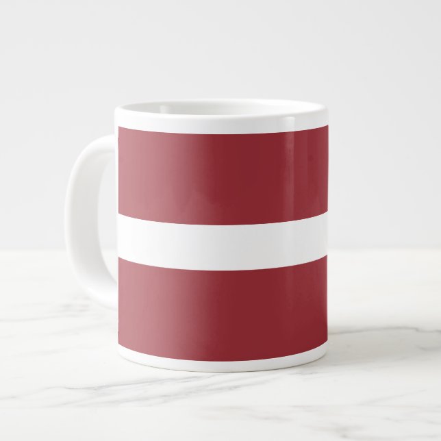 Lettische Flagge Jumbo-Tasse (Vorderseite Links)