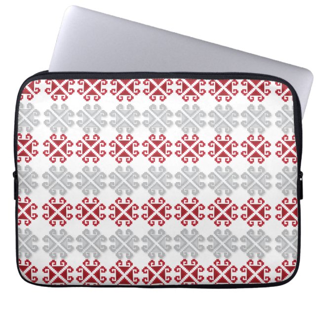 Lettisches rot-graues geometrisches Mondkreuz Laptopschutzhülle (Vorderseite)