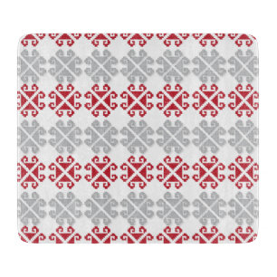 Lettisches rot-graues geometrisches Mondkreuz Schneidebrett