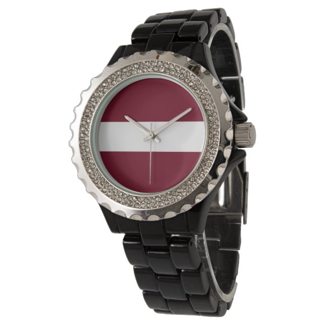 Lettland-Flagge Armbanduhr (Schrägansicht)