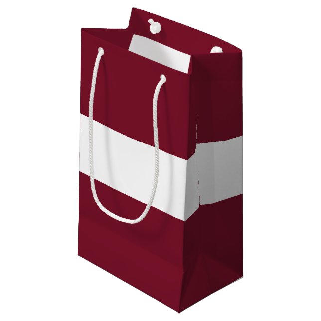 Lettland-Flagge Kleine Geschenktüte (Vorderseite Schrägansicht)
