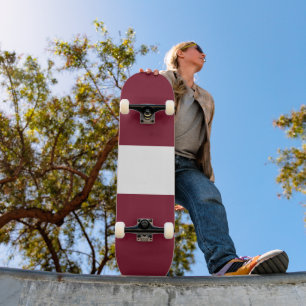 Lettland-Flagge Skateboard