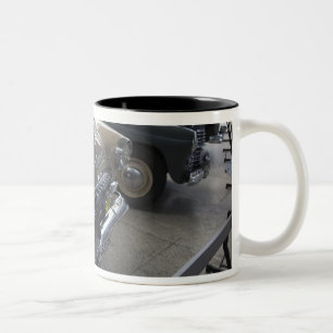 Lettland, Riga, Riga Motor Museum, 1960er Jahre Zweifarbige Tasse
