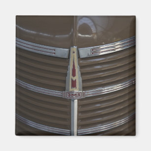 Lettland, Riga, Riga Motor Museum, Kühlerfigur Magnet