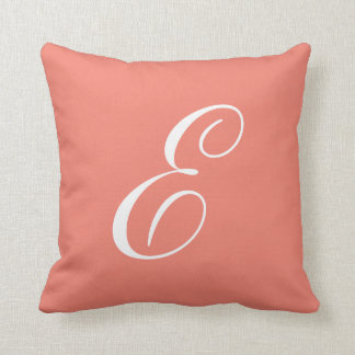 Lettre E Coussin de monogramme de corail