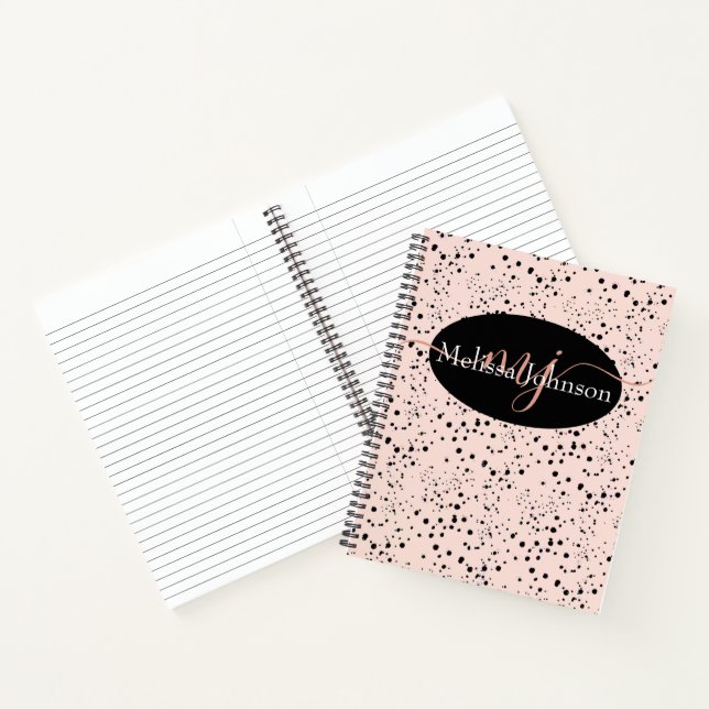 Lettre élégante en or rose sur cahier noir (Intérieur)