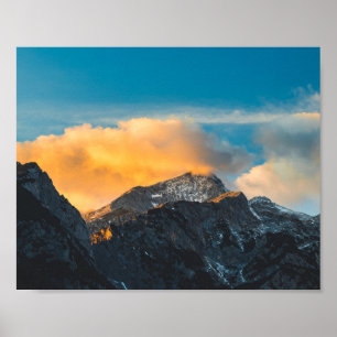 Letztes Licht auf Bergen vor Sonnenuntergang Poster