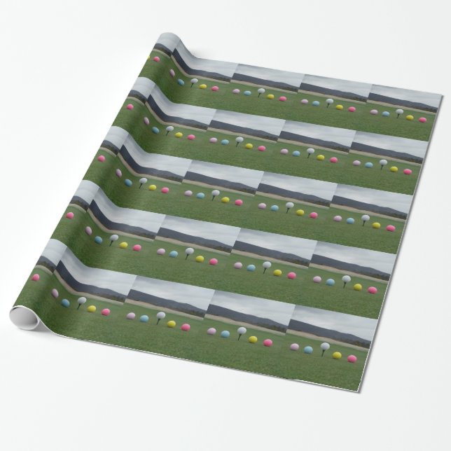 leuchtend farbige Golfbälle auf einem Berg Geschenkpapier (Ungerollt)