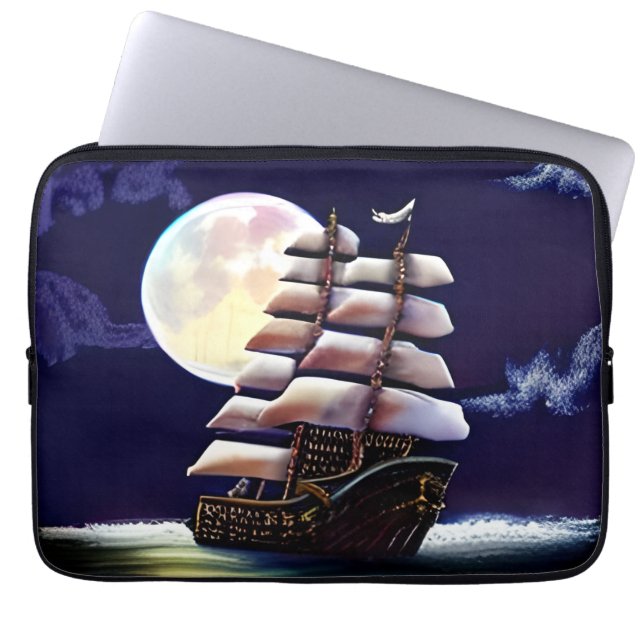 Leuchtendes Schiff auf dem Ozean unter dem Mond Laptopschutzhülle (Vorderseite)