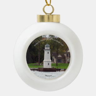 Leuchtschmuck an der Nordkanal-Front Keramik Kugel-Ornament