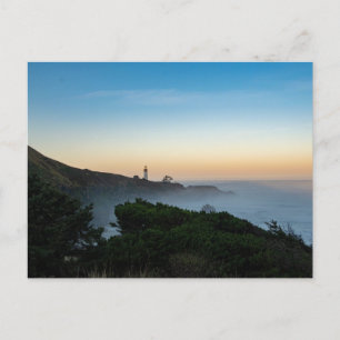 Leuchtturm am frühen Morgen mit Ozeanwellen Postkarte