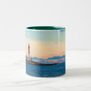 Leuchtturm an der Sonnenuntergang-Tasse Zweifarbige Tasse