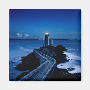 Leuchtturm an der Wand im Ozean in der Nacht Magnet