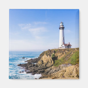 Leuchtturm auf dem hellblauen Himmel, weißer Ozea Magnet