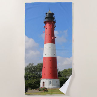 Leuchtturm auf Insel Pellworm im Sommer Strandtuch