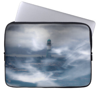 Leuchtturm im Sturm - Ostsee  Laptopschutzhülle