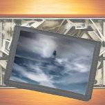 Leuchtturm im Sturm - Ostsee Trifold Geldbörse<br><div class="desc">Dieses Dreifachwallet zeigt eine Fotografie eines Leuchtturms an der Ostsee (Warnemünde),  doppelt belichtet und digital bearbeitet,  um diesen surrealen Effekt zu erzeugen. Foto von Marions Artwork. Für alle Ozeanliebhaber! Schöne Geschenkidee für ihn!</div>