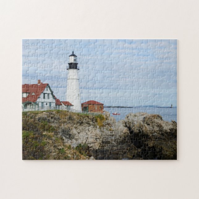 Leuchtturm Portland Headlight auf felsigem Ufer (Horizontal)