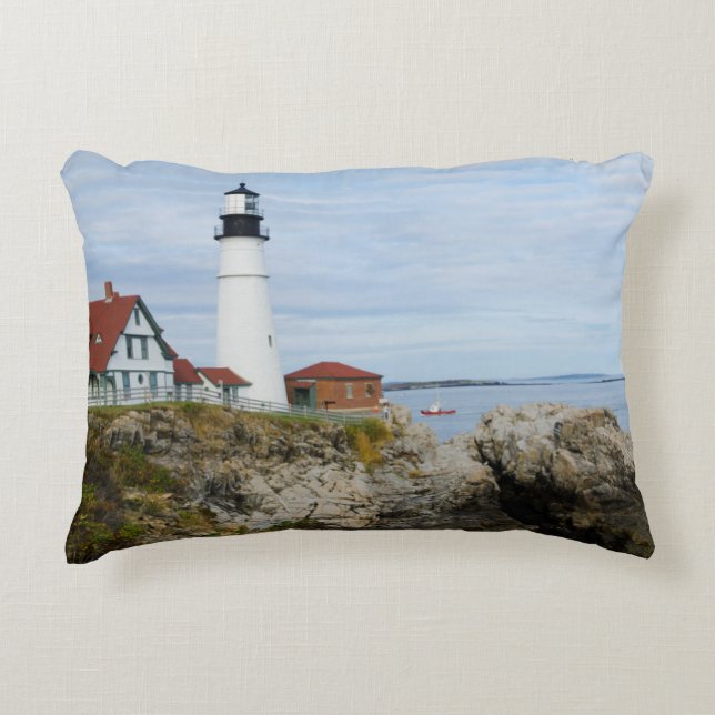 Leuchtturm Portland Headlight auf felsigem Ufer Dekokissen (Vorderseite)