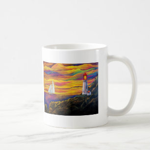 Leuchtturm und Segelboot an der Tasse Sunset Ocean
