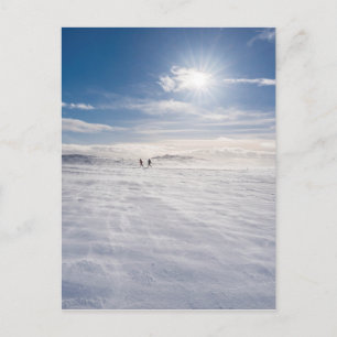 Leute, die über Schnee gehen, Island Postkarte