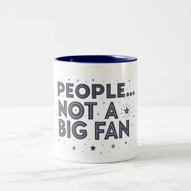 Leute ... nicht ein großer Fan FUNNY QUOTES Zweifarbige Tasse (Mittel)