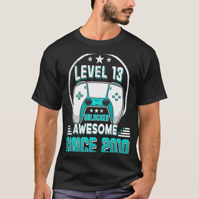 Level 13 Unlocks Phantastisch seit 2010 T-Shirt (Vorderseite)