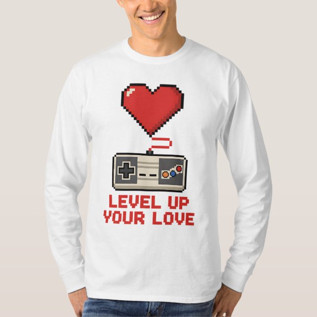 Level Up Your Love, Retro Pixel Gaming Design T-Shirt (Vorderseite)