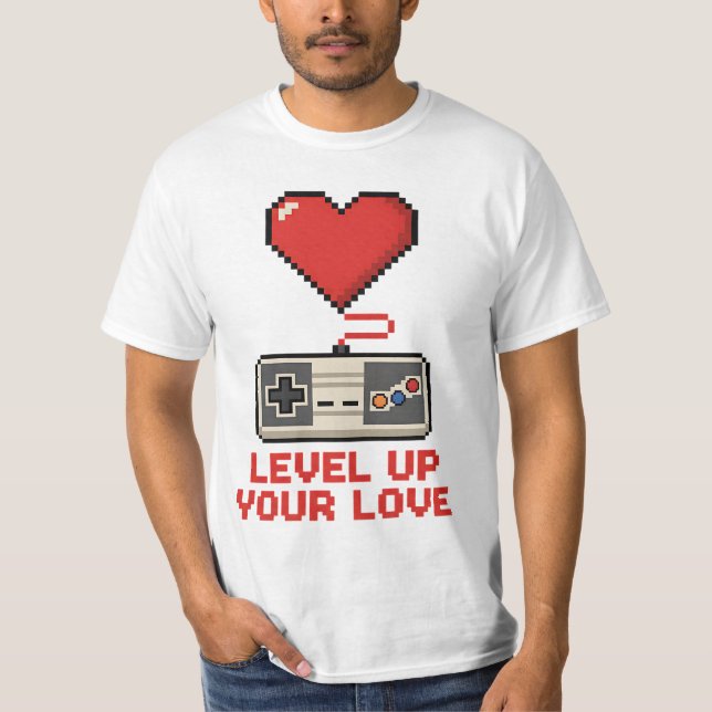 Level Up Your Love, Retro Pixel Gaming Design T-Shirt (Vorderseite)