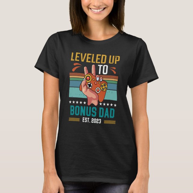 Leveled Up to Bonus Dad 2023 New Stepdad Gamer T-Shirt (Vorderseite)