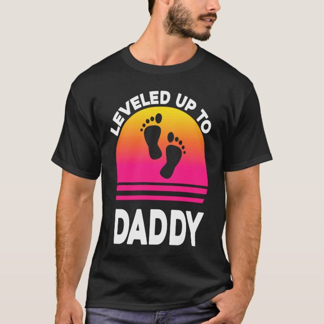 Leveled Up to Daddy Soon to be Dad Father  T T-Shirt (Vorderseite)