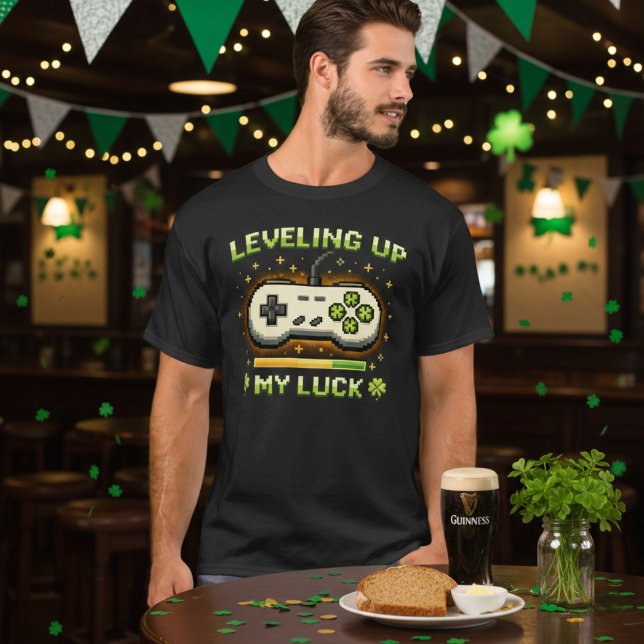 Leveling Up My Luck Funny St. Patrick’s Day Gamer T-Shirt (Von Creator hochgeladen)