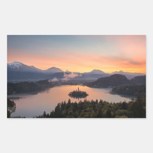 Lever de soleil au-dessus de Lake Bled autocollant (Devant)