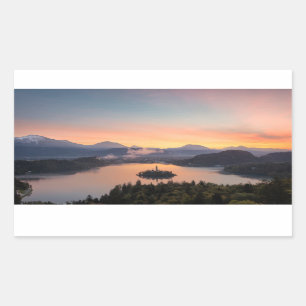 Lever de soleil au-dessus de Lake Bled autocollant