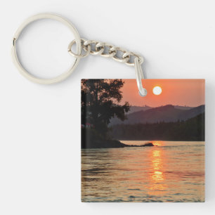 Lever de soleil étonnant sur la rivière Katun Phot