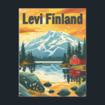 Levi Finnland Postkarte<br><div class="desc">Eine lebendige und nostalgische Darstellung von Levi, Finnland, während der Frühjahrssaison, zeigt seine atemberaubende natürliche Schönheit und seinen einzigartigen Charme. Das Design vereint malerische Landschaften mit blühenden Wildblumen, üppigen grünen Wäldern und schneebedeckten Bergen im Hintergrund. Das Vintage Kunstwerk erinnert an die ruhige und erfrischende Atmosphäre von Levi im Frühling und...</div>
