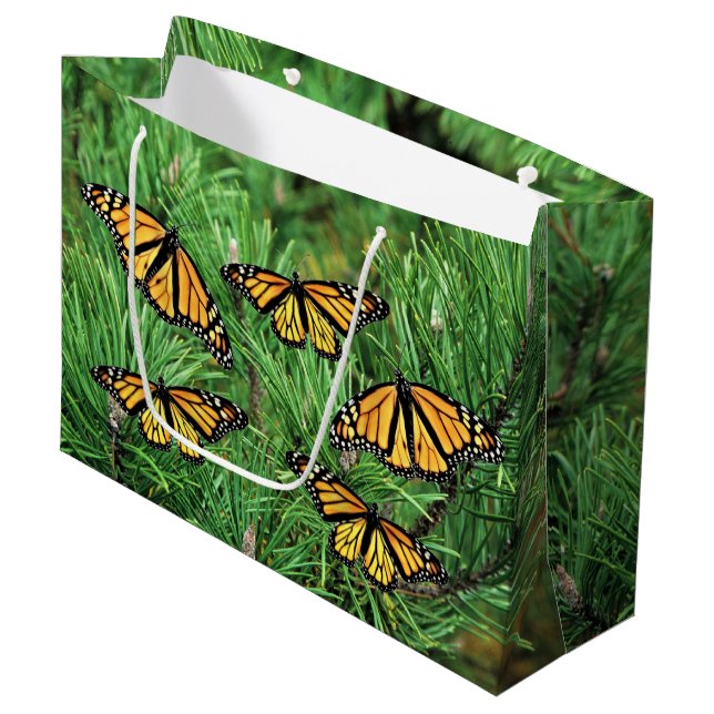 Lg Gift Bag Monarch auf Pine Boughs Große Geschenktüte (Vorderseite Schrägansicht)