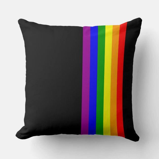 LGBT Flagge auf Schwarzem Kissen (Vorderseite)