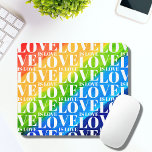 LGBT-Pride-Liebe für Regenbogen ist Liebe Mousepad<br><div class="desc">Diese farbenfrohe Schreibtischmatte ist mit einem wasserfarbenen Regenbogenuntergrund geschmückt und eine Liebe ist ein Liebe-Muster in stilvoller weißer Typografie.</div>