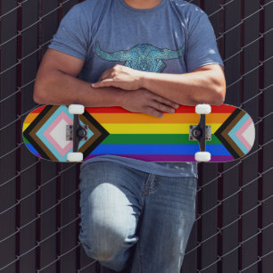 LGBTQ+-Flag für den Fortschritt Skateboard
